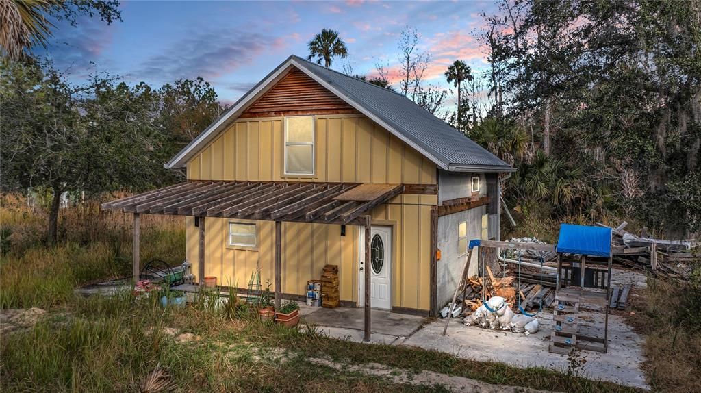 На продажу: $284,000 (5.48 acres)