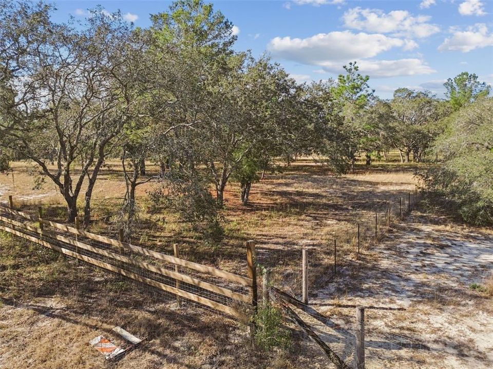 待售: $340,000 (5.07 acres)