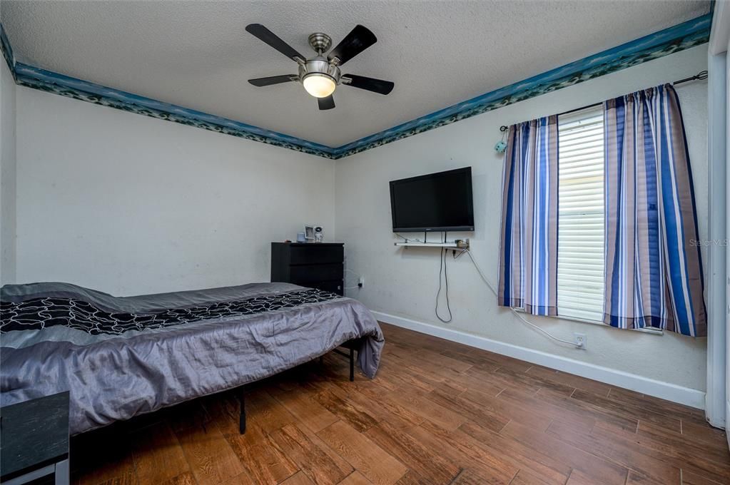 En Venta: $345,000 (3 camas, 2 baños, 1989 Pies cuadrados)