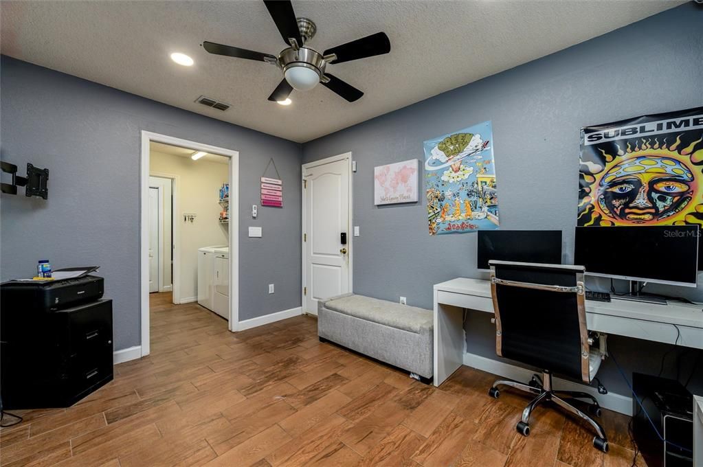 En Venta: $345,000 (3 camas, 2 baños, 1989 Pies cuadrados)