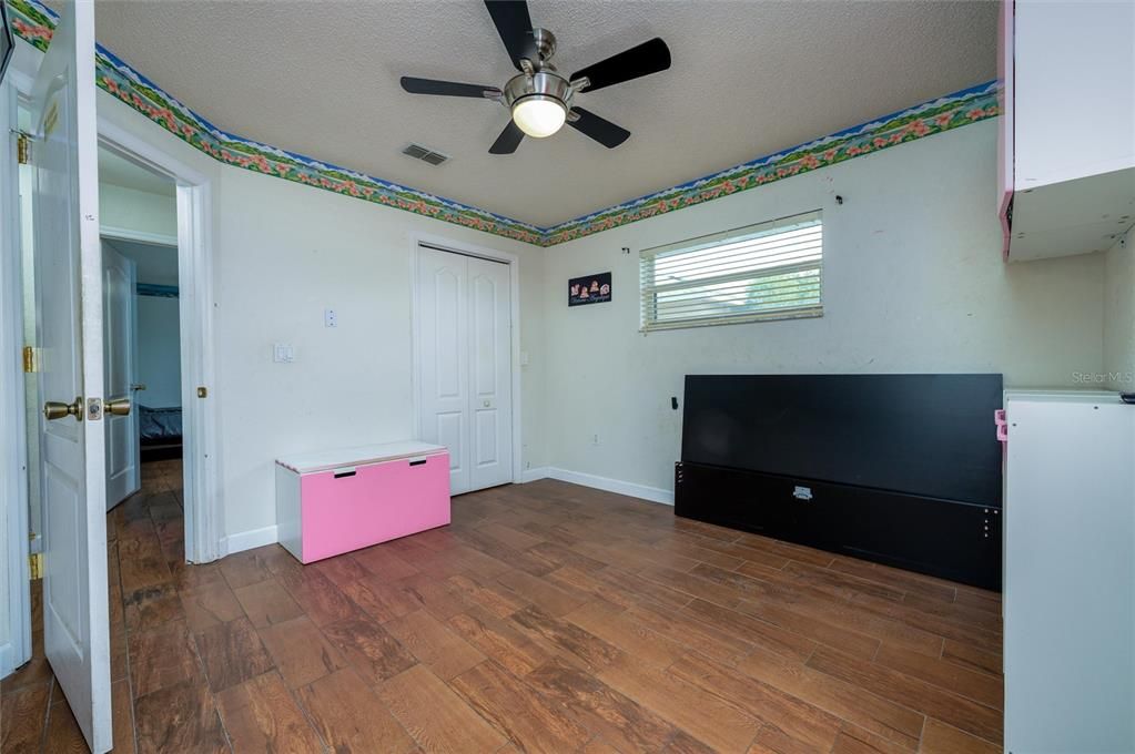 En Venta: $345,000 (3 camas, 2 baños, 1989 Pies cuadrados)