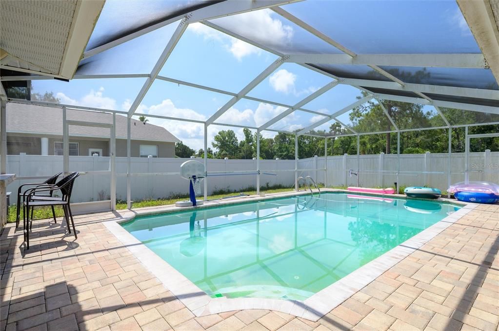 En Venta: $345,000 (3 camas, 2 baños, 1989 Pies cuadrados)