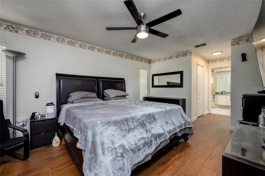 En Venta: $345,000 (3 camas, 2 baños, 1989 Pies cuadrados)