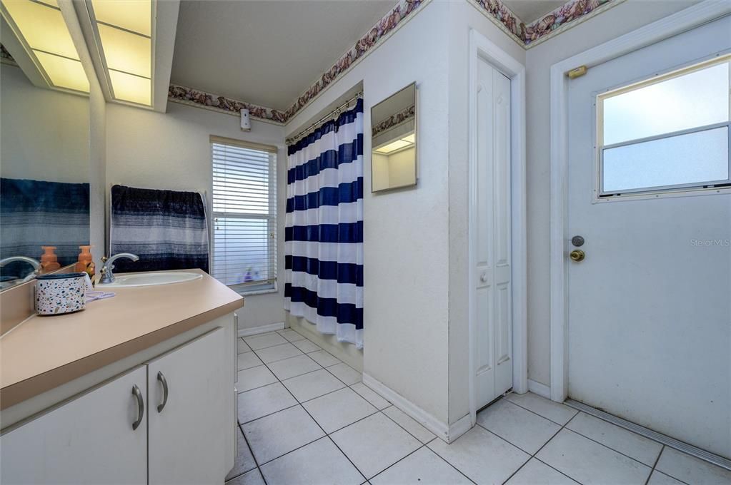 En Venta: $345,000 (3 camas, 2 baños, 1989 Pies cuadrados)