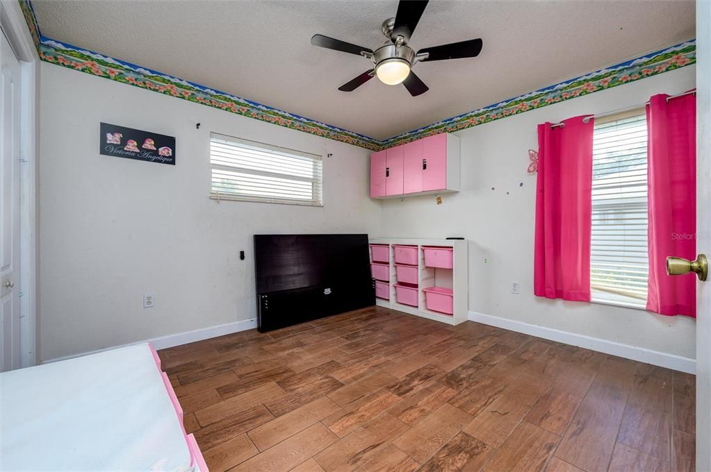 En Venta: $345,000 (3 camas, 2 baños, 1989 Pies cuadrados)