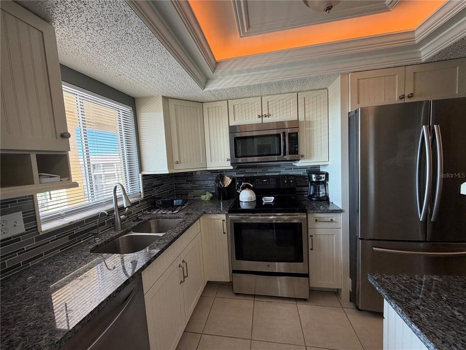 出租: $1,550 (2 贝兹, 1 浴室, 912 平方英尺)