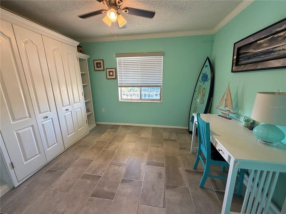 出租: $1,550 (2 贝兹, 1 浴室, 912 平方英尺)