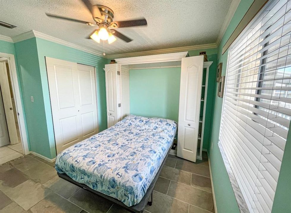 出租: $1,550 (2 贝兹, 1 浴室, 912 平方英尺)