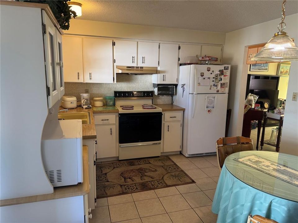 待售: $210,000 (2 贝兹, 2 浴室, 884 平方英尺)