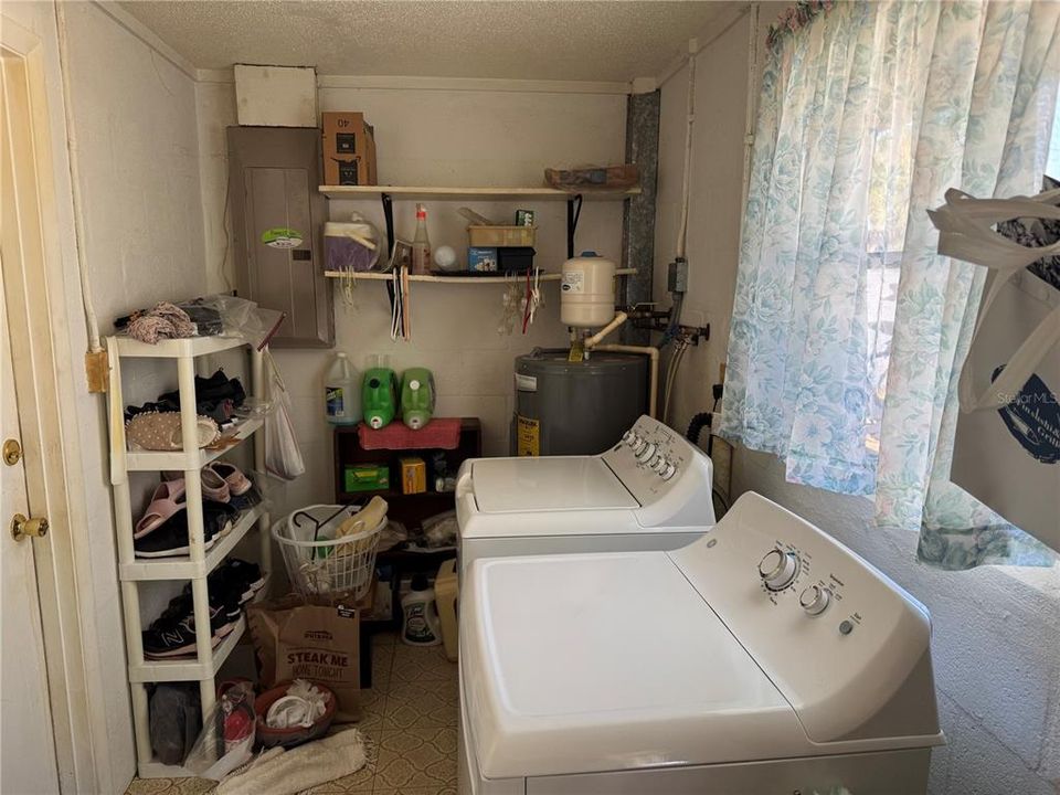 待售: $210,000 (2 贝兹, 2 浴室, 884 平方英尺)