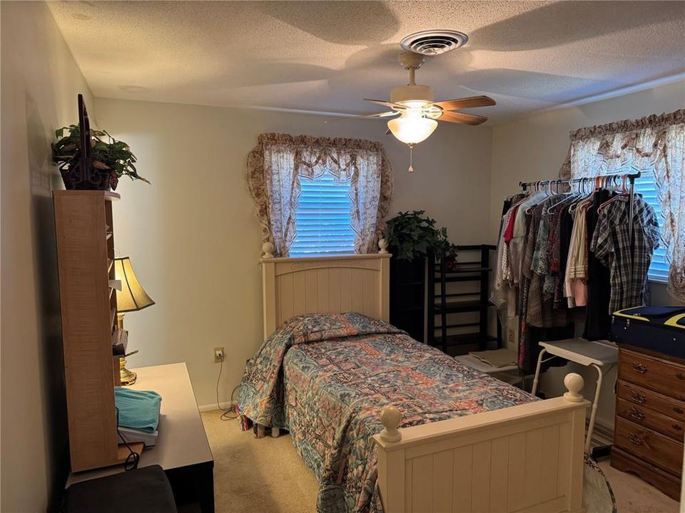 待售: $210,000 (2 贝兹, 2 浴室, 884 平方英尺)