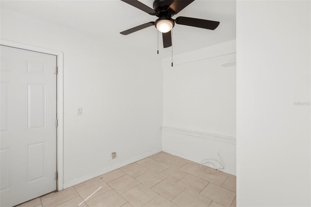 В аренду: $1,900 (3 спален, 1 ванн, 845 Квадратных фут)