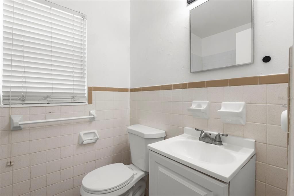 В аренду: $1,900 (3 спален, 1 ванн, 845 Квадратных фут)