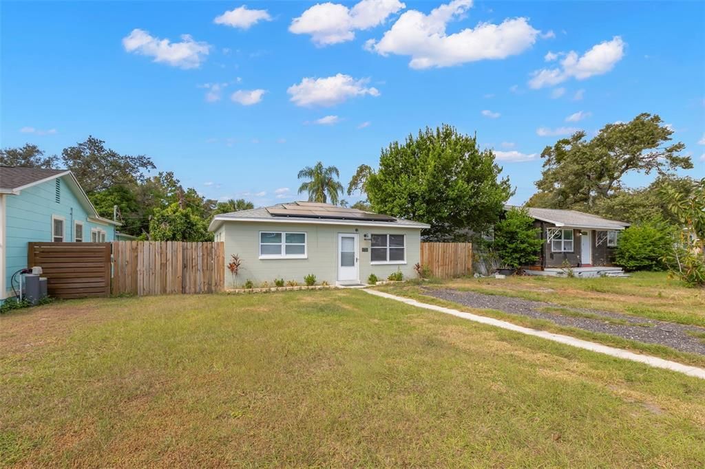 В аренду: $1,900 (3 спален, 1 ванн, 845 Квадратных фут)