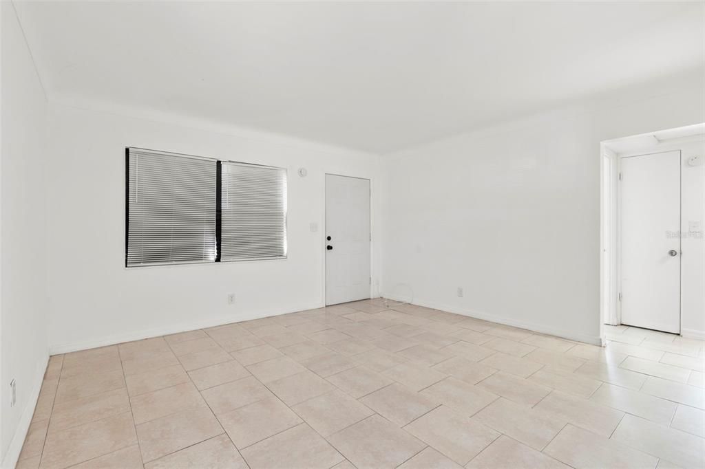 В аренду: $1,900 (3 спален, 1 ванн, 845 Квадратных фут)