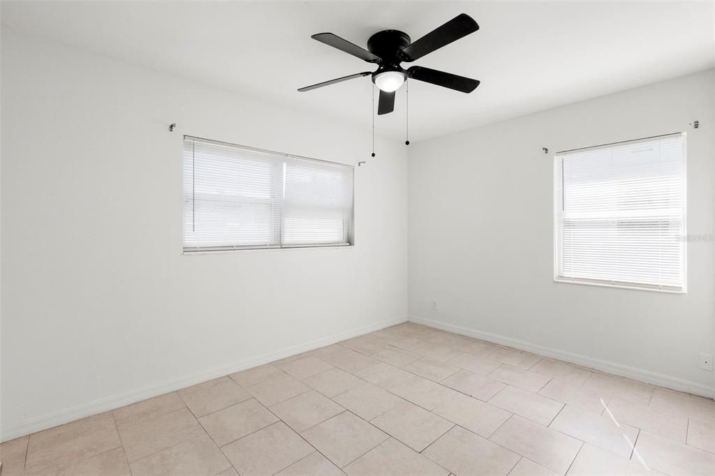 В аренду: $1,900 (3 спален, 1 ванн, 845 Квадратных фут)