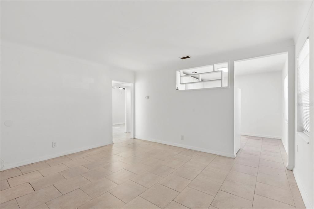 В аренду: $1,900 (3 спален, 1 ванн, 845 Квадратных фут)