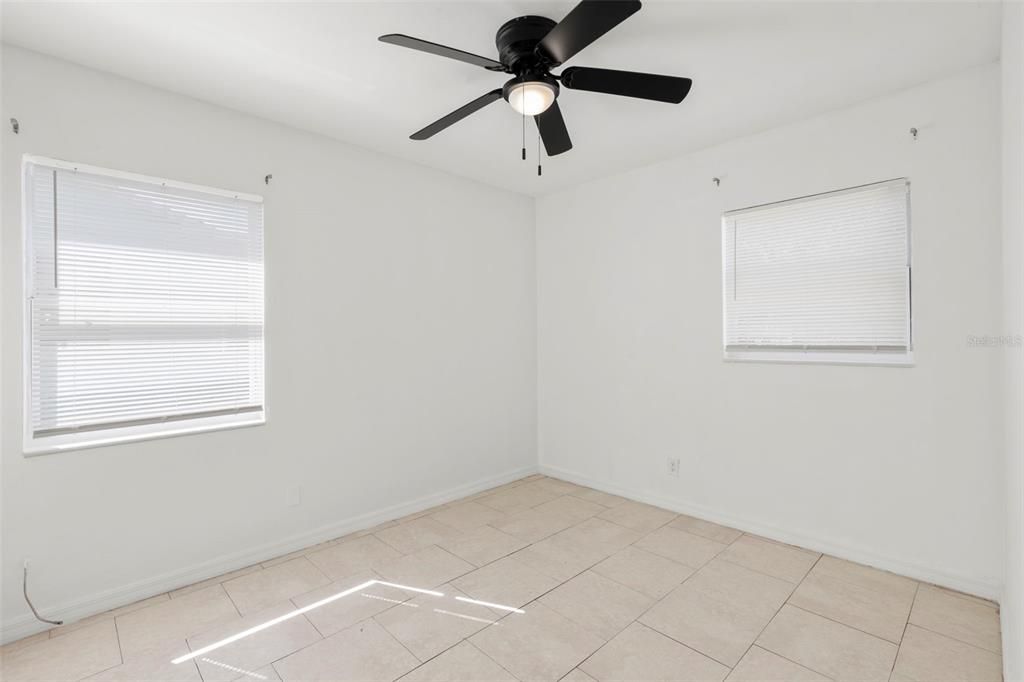 В аренду: $1,900 (3 спален, 1 ванн, 845 Квадратных фут)