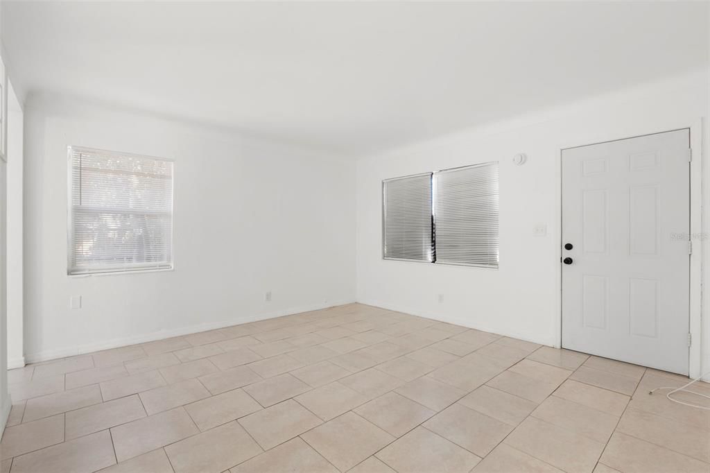 В аренду: $1,900 (3 спален, 1 ванн, 845 Квадратных фут)