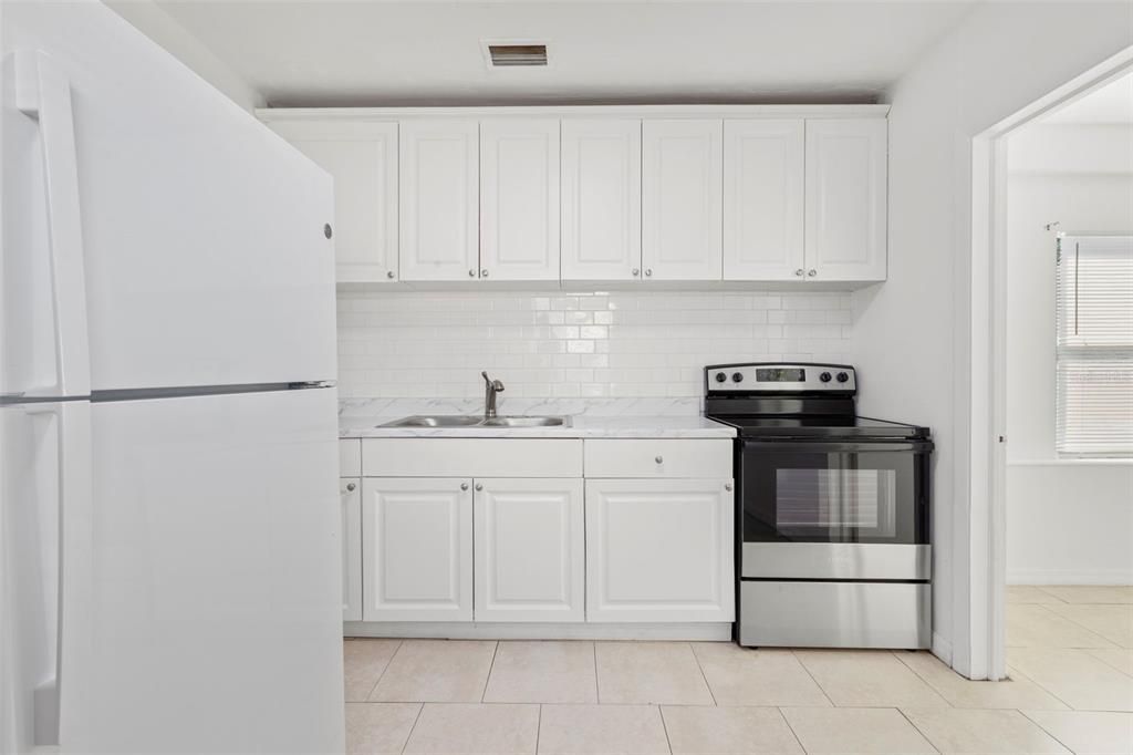 В аренду: $1,900 (3 спален, 1 ванн, 845 Квадратных фут)