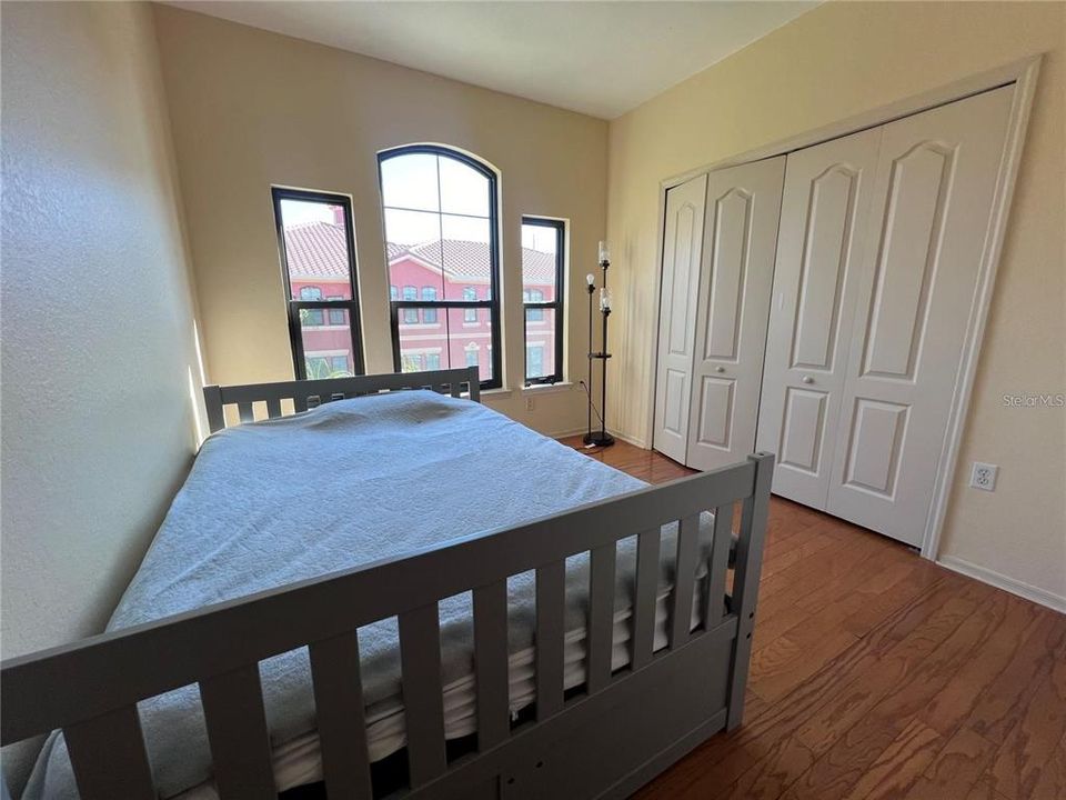 For Rent: $2,350 (2 beds, 2 baths, 1198 Square Feet)