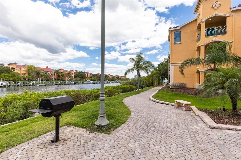 For Rent: $2,350 (2 beds, 2 baths, 1198 Square Feet)