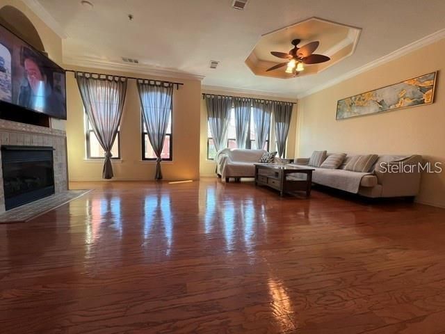 For Rent: $2,350 (2 beds, 2 baths, 1198 Square Feet)