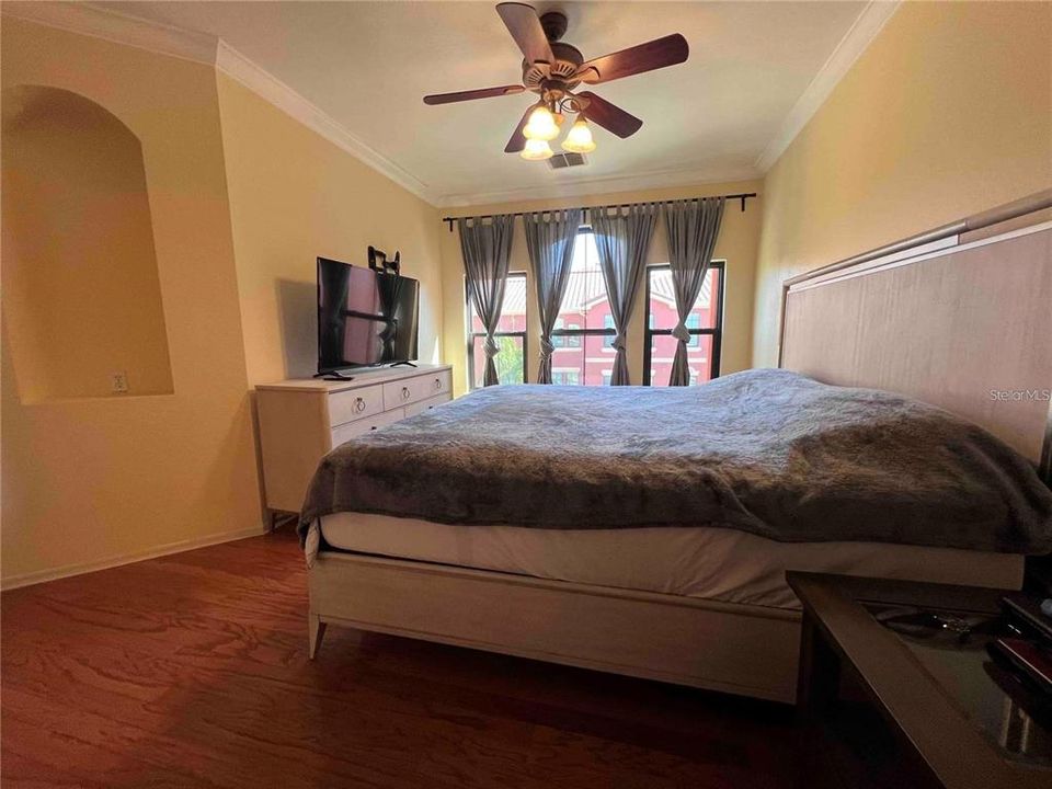 For Rent: $2,350 (2 beds, 2 baths, 1198 Square Feet)