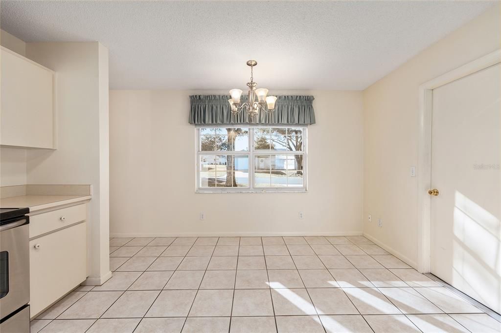 Active With Contract: $139,000 (2 beds, 2 baths, 1376 Square Feet)