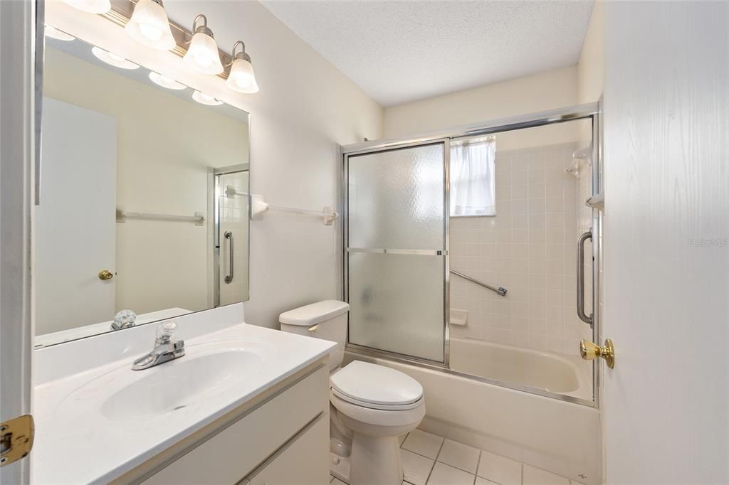 Active With Contract: $139,000 (2 beds, 2 baths, 1376 Square Feet)