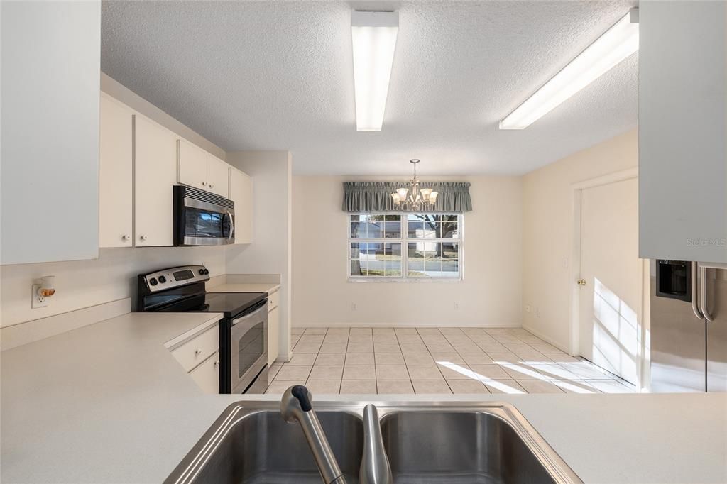 Active With Contract: $139,000 (2 beds, 2 baths, 1376 Square Feet)