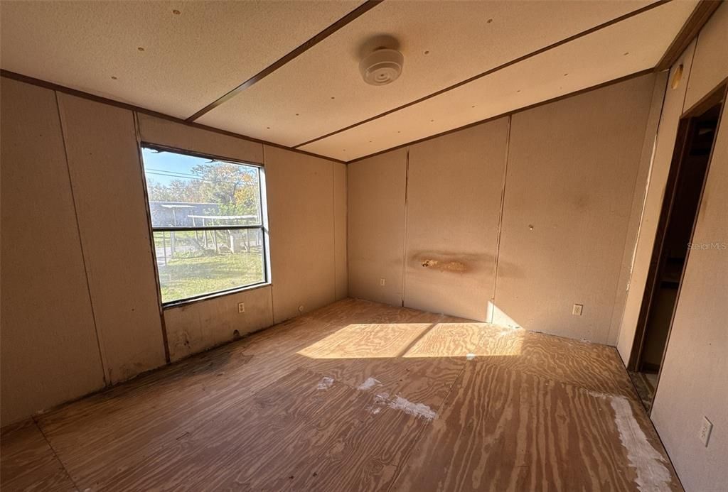 待售: $85,000 (3 贝兹, 2 浴室, 1012 平方英尺)