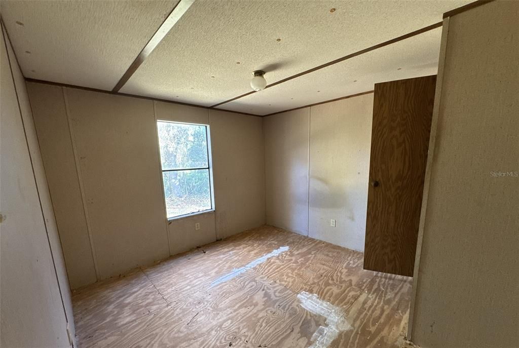 待售: $85,000 (3 贝兹, 2 浴室, 1012 平方英尺)