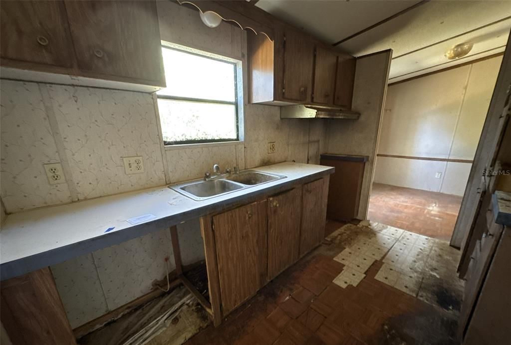 待售: $85,000 (3 贝兹, 2 浴室, 1012 平方英尺)