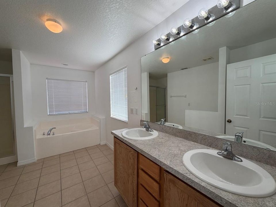 出租: $2,450 (4 贝兹, 3 浴室, 2059 平方英尺)