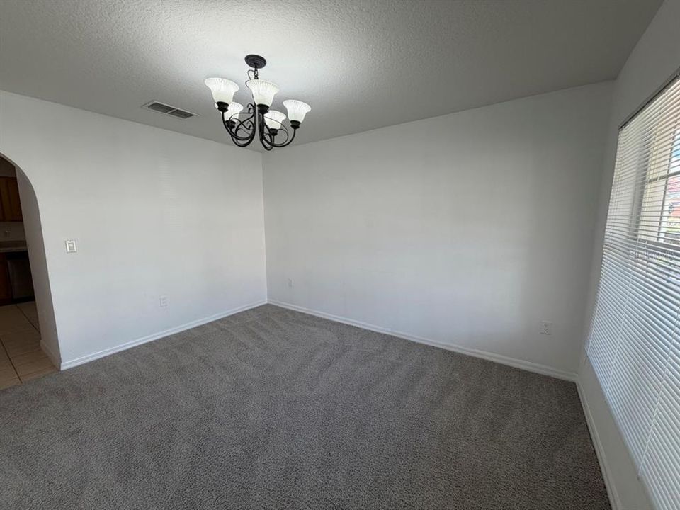 出租: $2,450 (4 贝兹, 3 浴室, 2059 平方英尺)