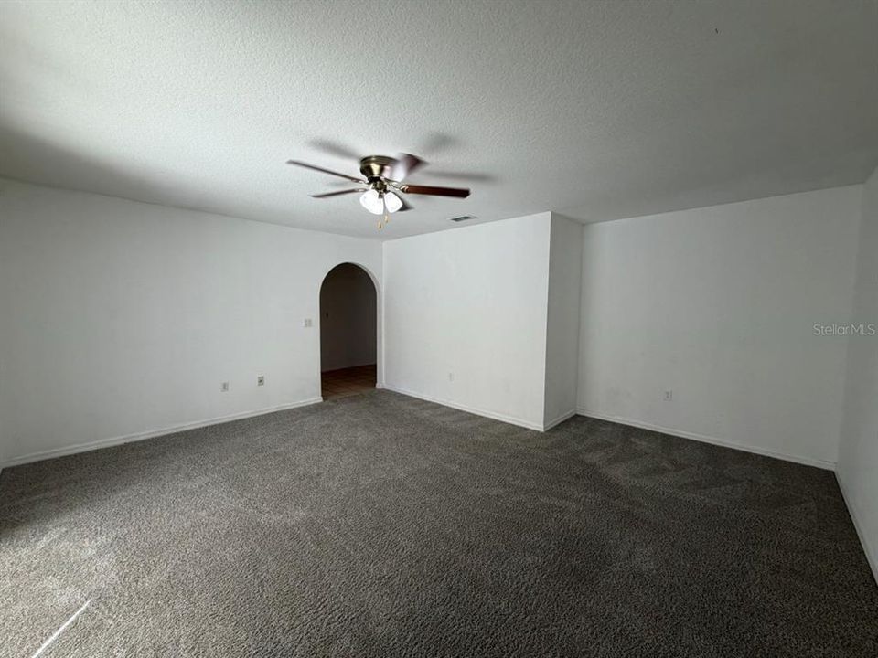 出租: $2,450 (4 贝兹, 3 浴室, 2059 平方英尺)