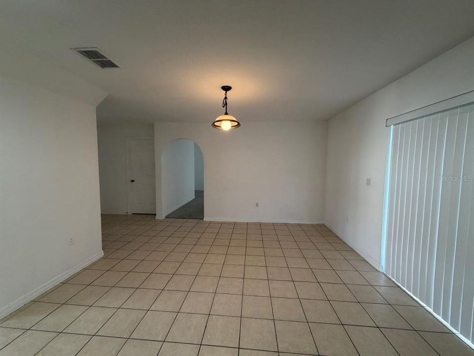 出租: $2,450 (4 贝兹, 3 浴室, 2059 平方英尺)