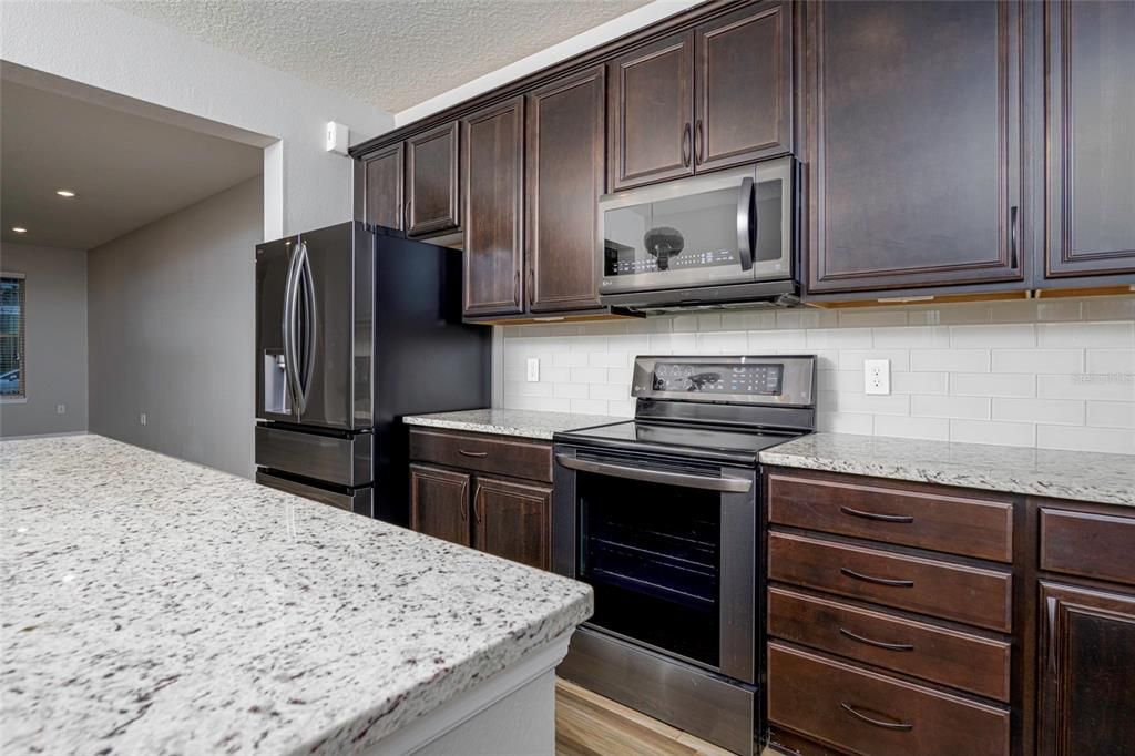 For Sale: $350,000 (3 beds, 2 baths, 1617 Square Feet)