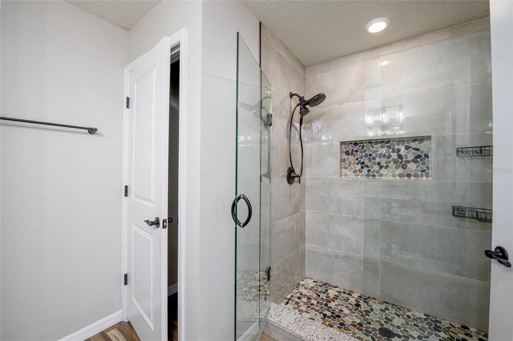 For Sale: $350,000 (3 beds, 2 baths, 1617 Square Feet)