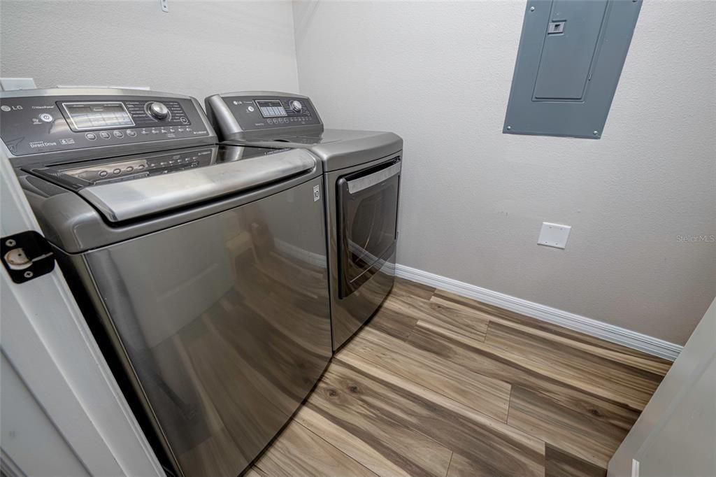 For Sale: $350,000 (3 beds, 2 baths, 1617 Square Feet)