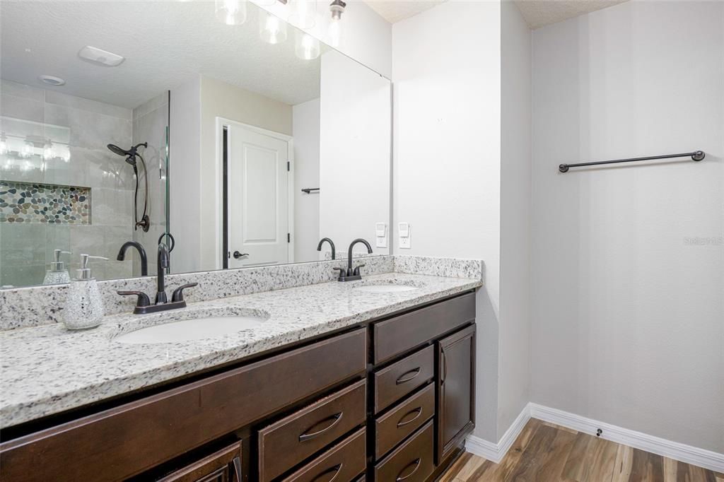 For Sale: $350,000 (3 beds, 2 baths, 1617 Square Feet)