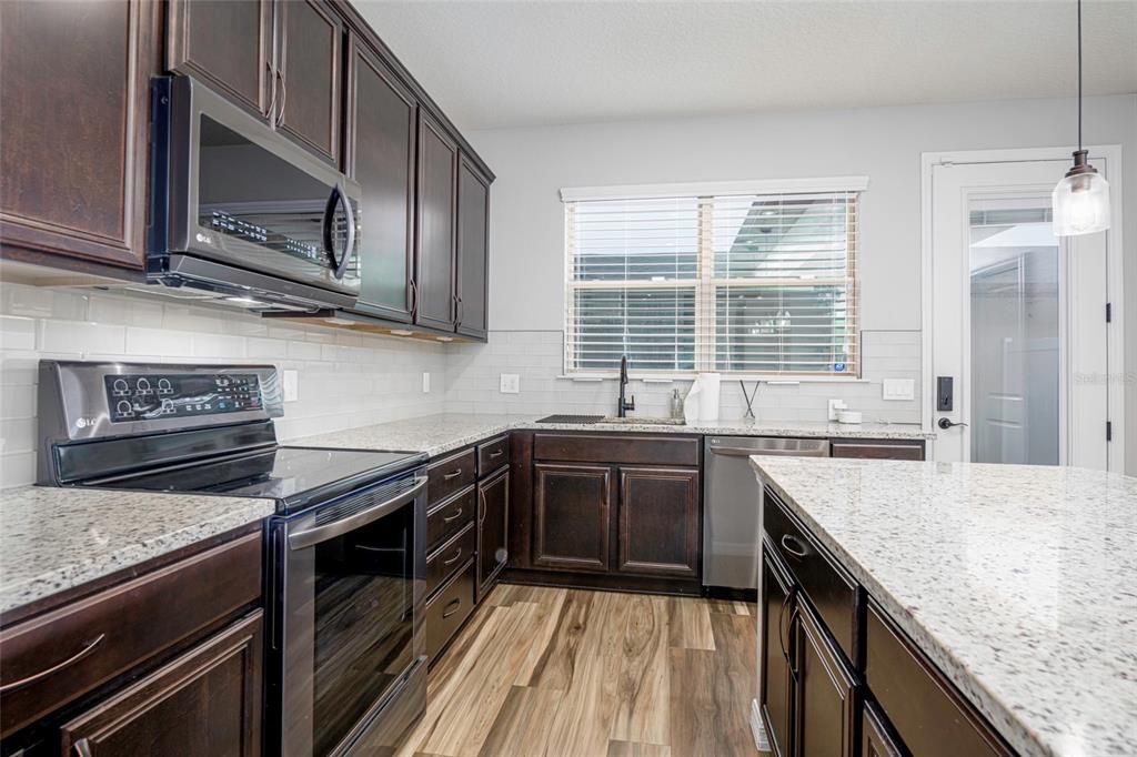 For Sale: $350,000 (3 beds, 2 baths, 1617 Square Feet)