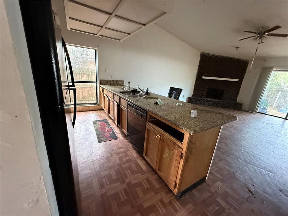 For Sale: $210,000 (3 beds, 2 baths, 1386 Square Feet)