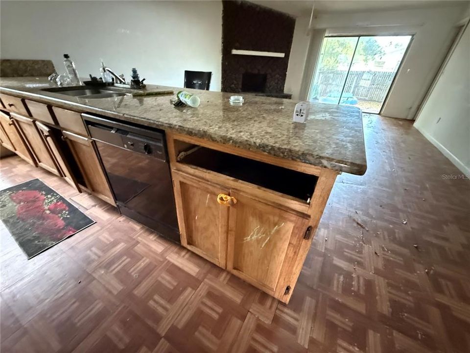 For Sale: $210,000 (3 beds, 2 baths, 1386 Square Feet)