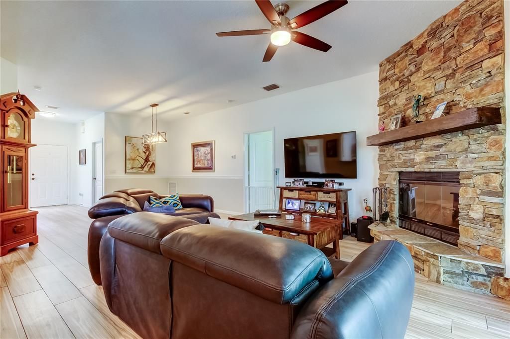 En Venta: $530,000 (3 camas, 2 baños, 1439 Pies cuadrados)