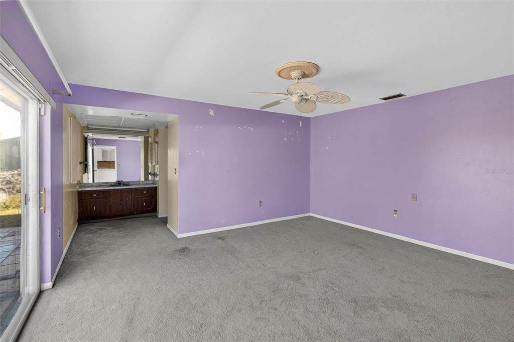 For Sale: $199,900 (3 beds, 2 baths, 1694 Square Feet)