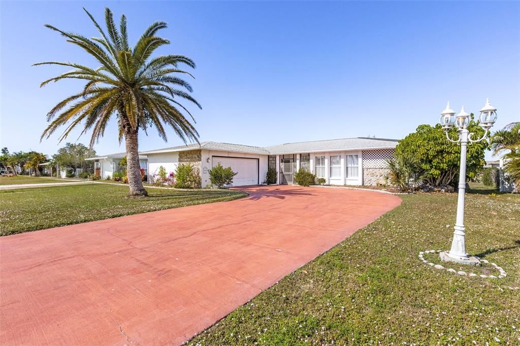 For Sale: $199,900 (3 beds, 2 baths, 1694 Square Feet)