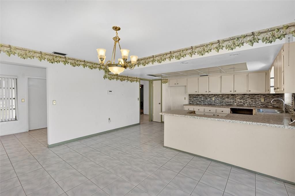 For Sale: $199,900 (3 beds, 2 baths, 1694 Square Feet)