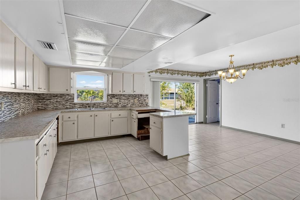 For Sale: $199,900 (3 beds, 2 baths, 1694 Square Feet)